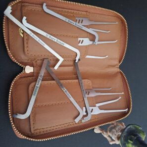 Bone Wallet Kit - 8 Hooks in .020 +.023, Bone-Tober Only!