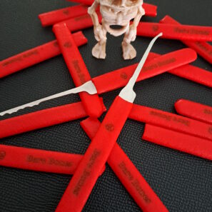 Lock pick handle - 'Bloodbone Sleeve'